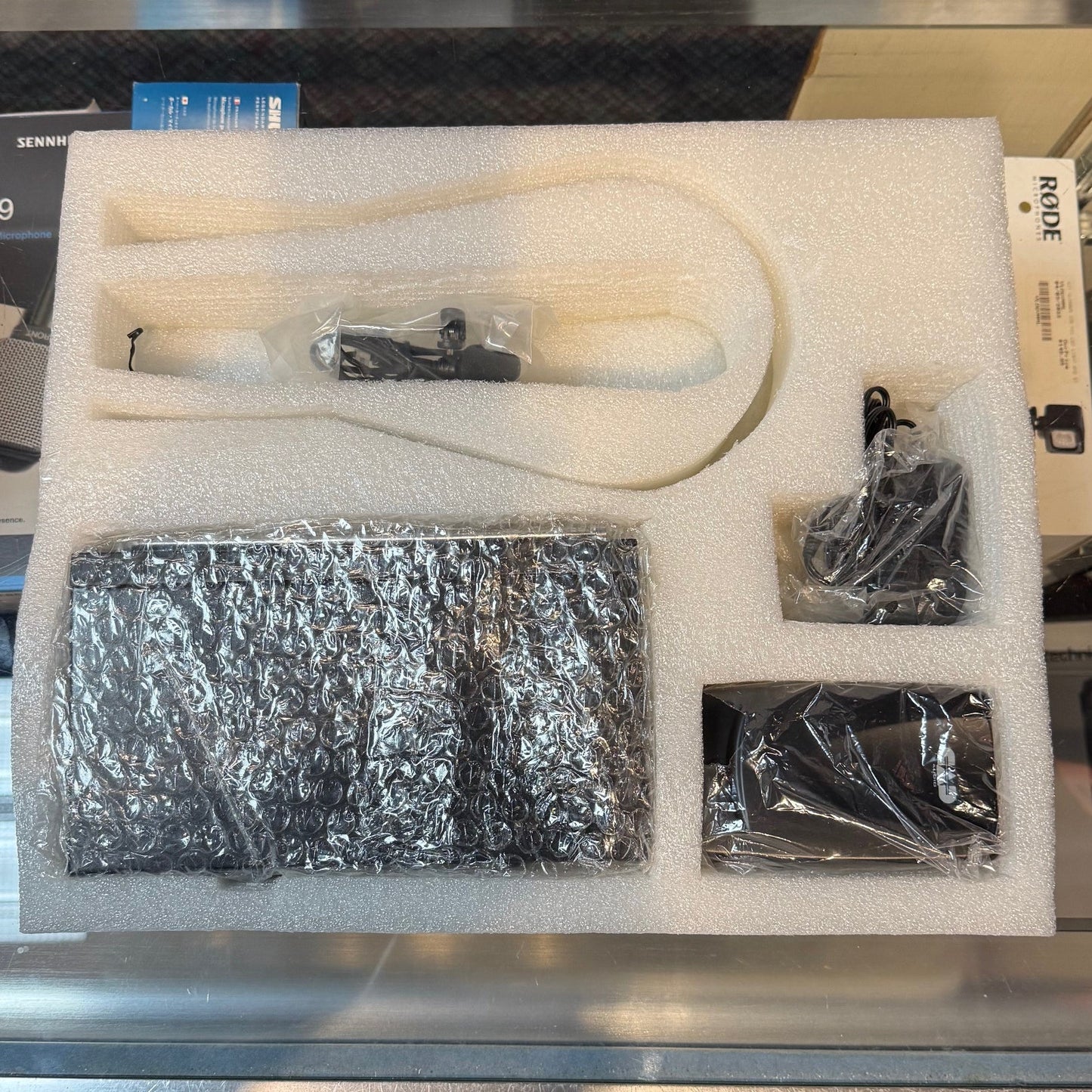 CAD StagePass WX1210 VHF Lavalier Wireless Mic System (Discontinued/Open Box)