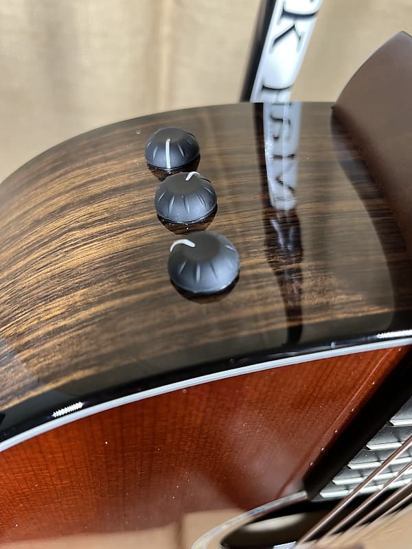 Taylor Custom Grand Auditorium Red Cedar/Indian Rosewood